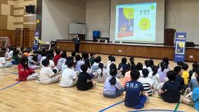 <3학년 온책 읽기 프로젝트 "한밤중 달빛식당" 작가와의 만남>